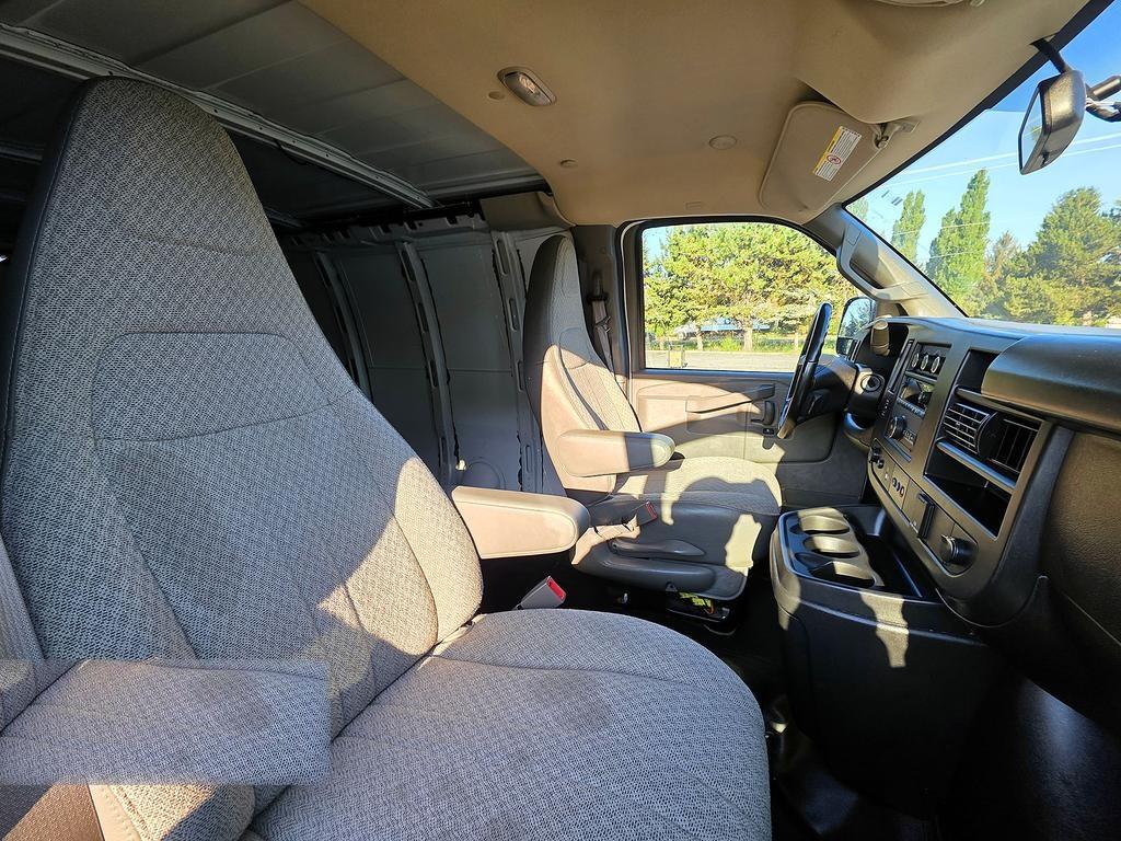 Chevrolet Express Cargo Van RWD 2500 135" 2023