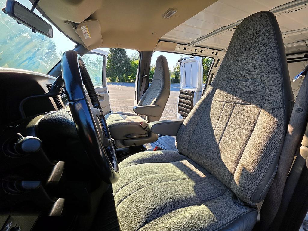 Chevrolet Express Cargo Van RWD 2500 135" 2023