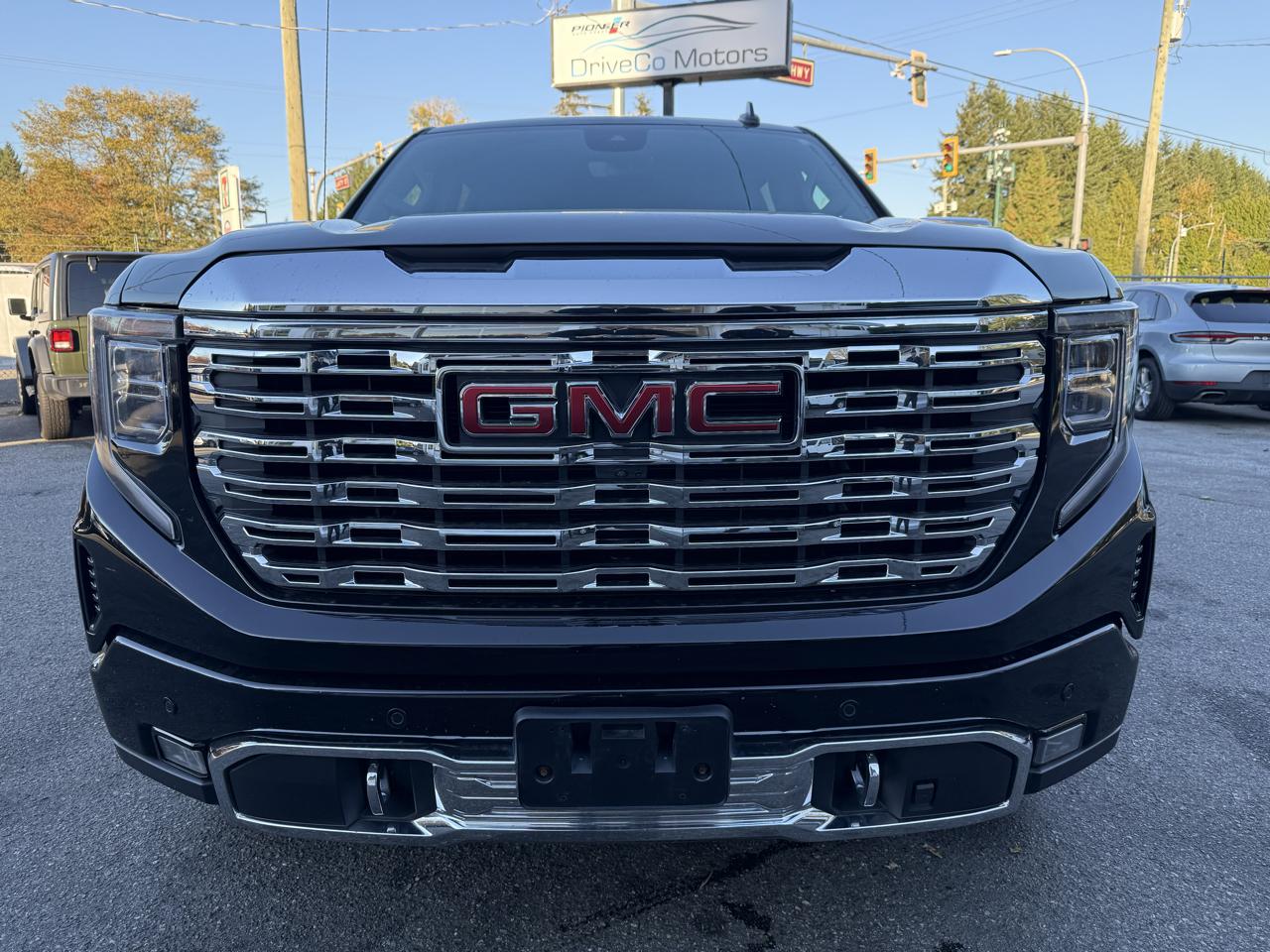 GMC Sierra 1500 4WD Crew Cab 147" Denali 2023