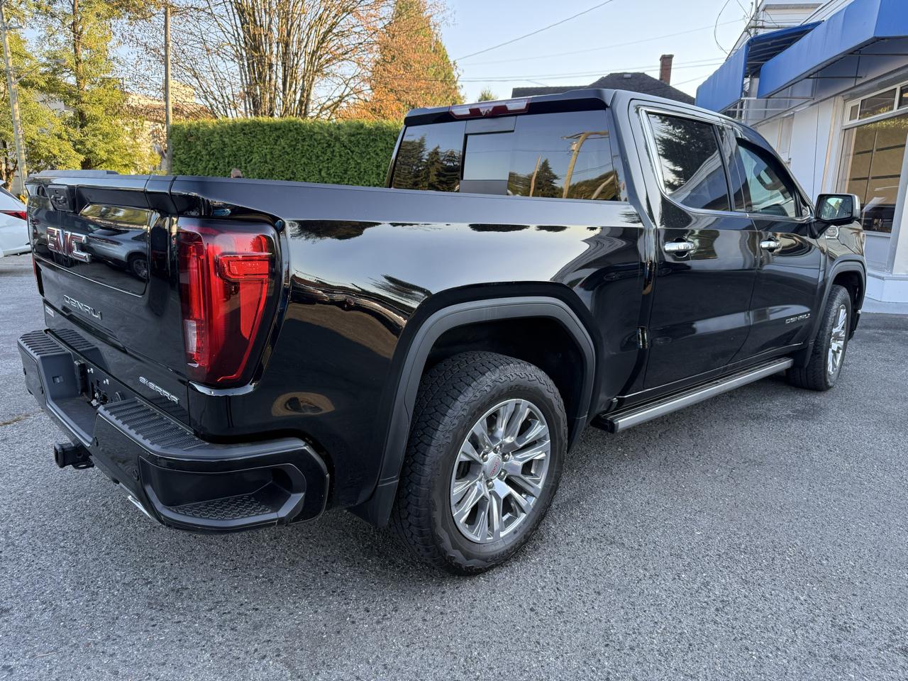 GMC Sierra 1500 4WD Crew Cab 147" Denali 2023