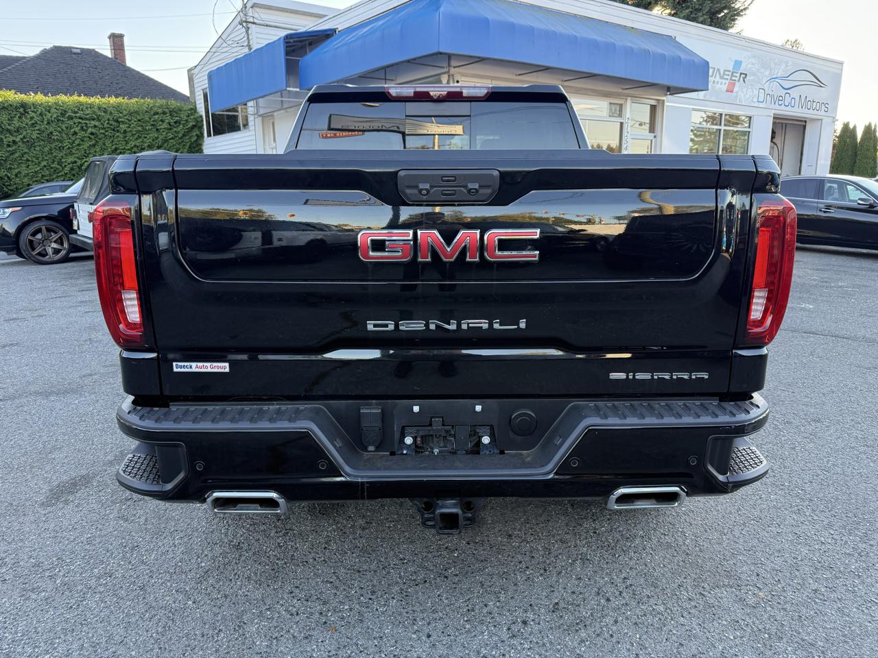 GMC Sierra 1500 4WD Crew Cab 147" Denali 2023