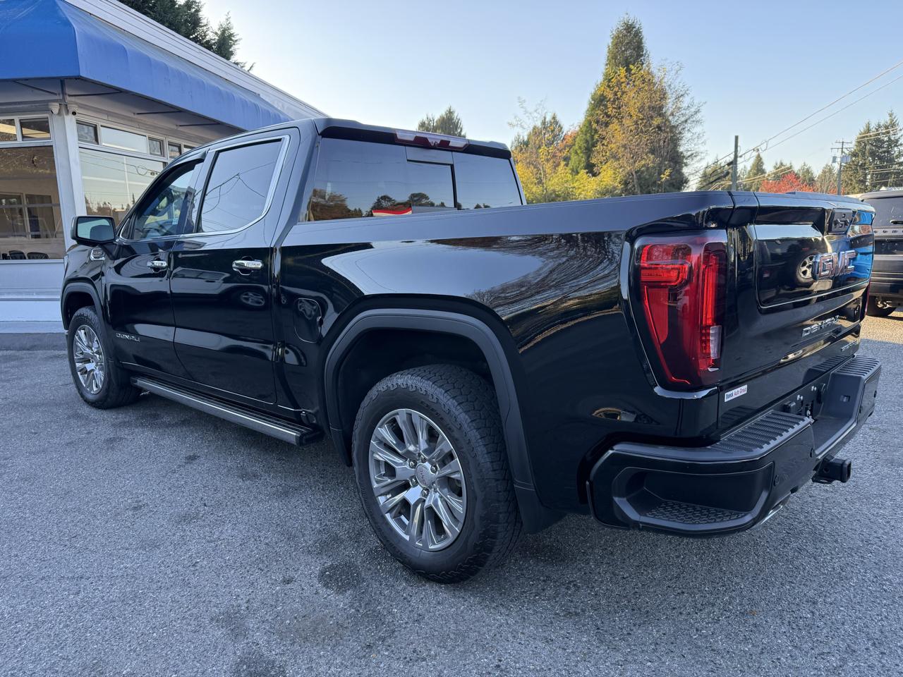 GMC Sierra 1500 4WD Crew Cab 147" Denali 2023