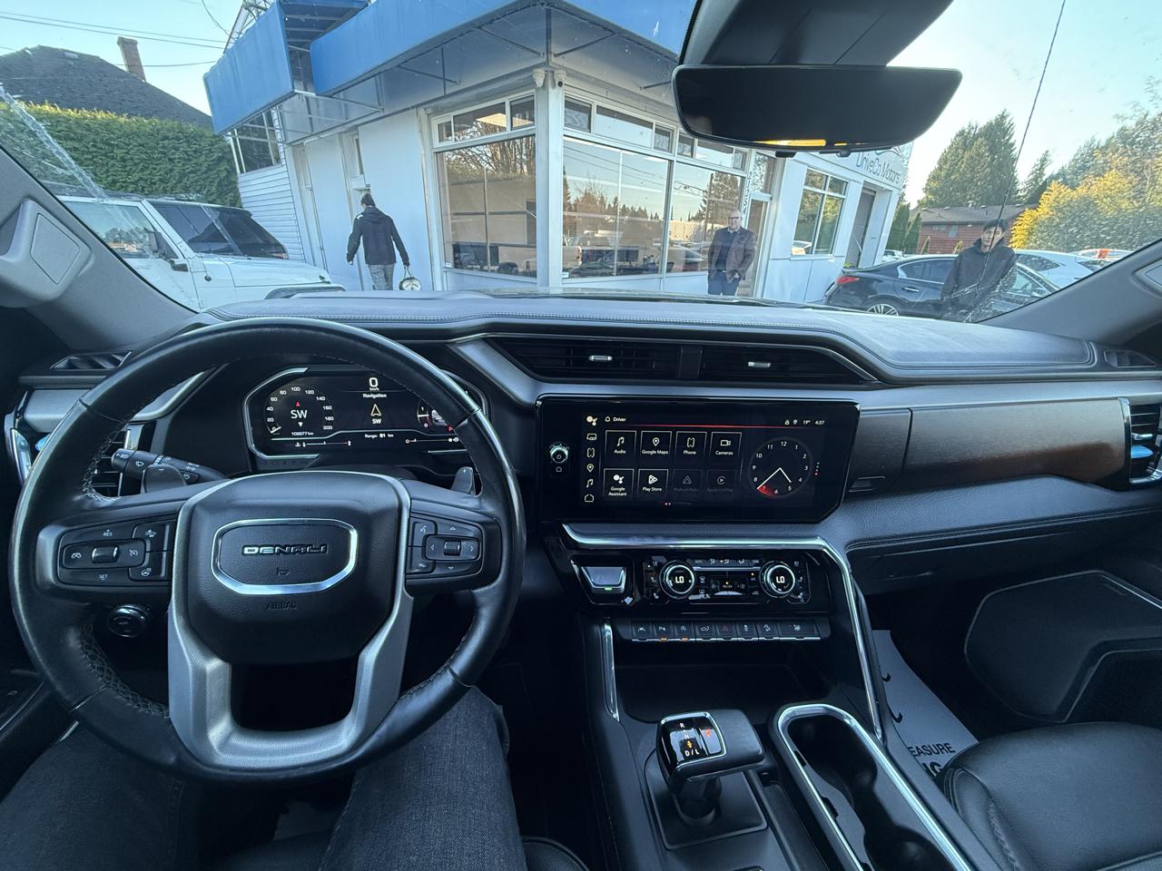 GMC Sierra 1500 4WD Crew Cab 147" Denali 2023