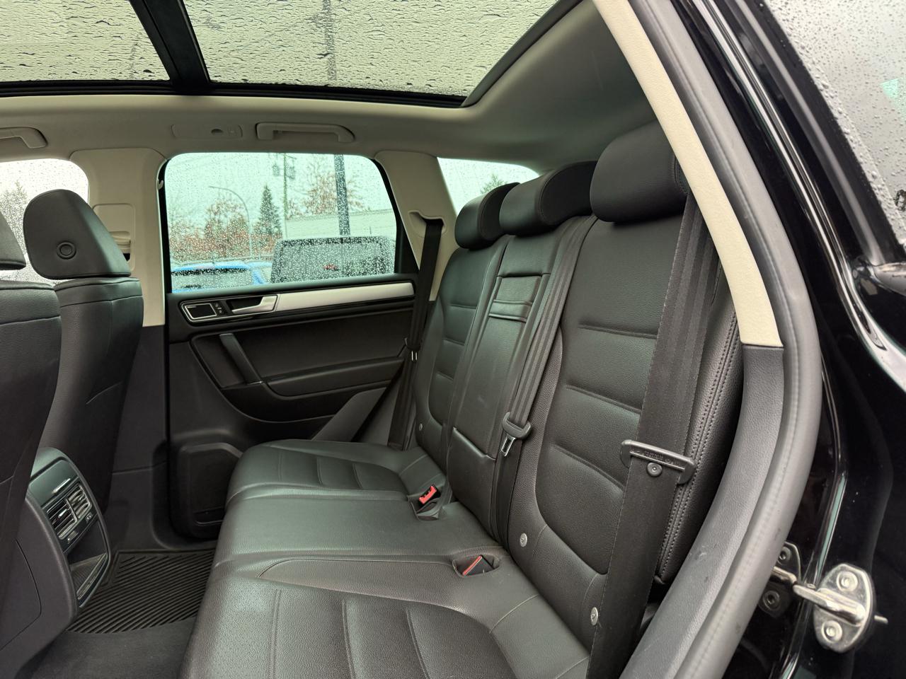 Volkswagen Touareg V6 Sport w/Technology 2017