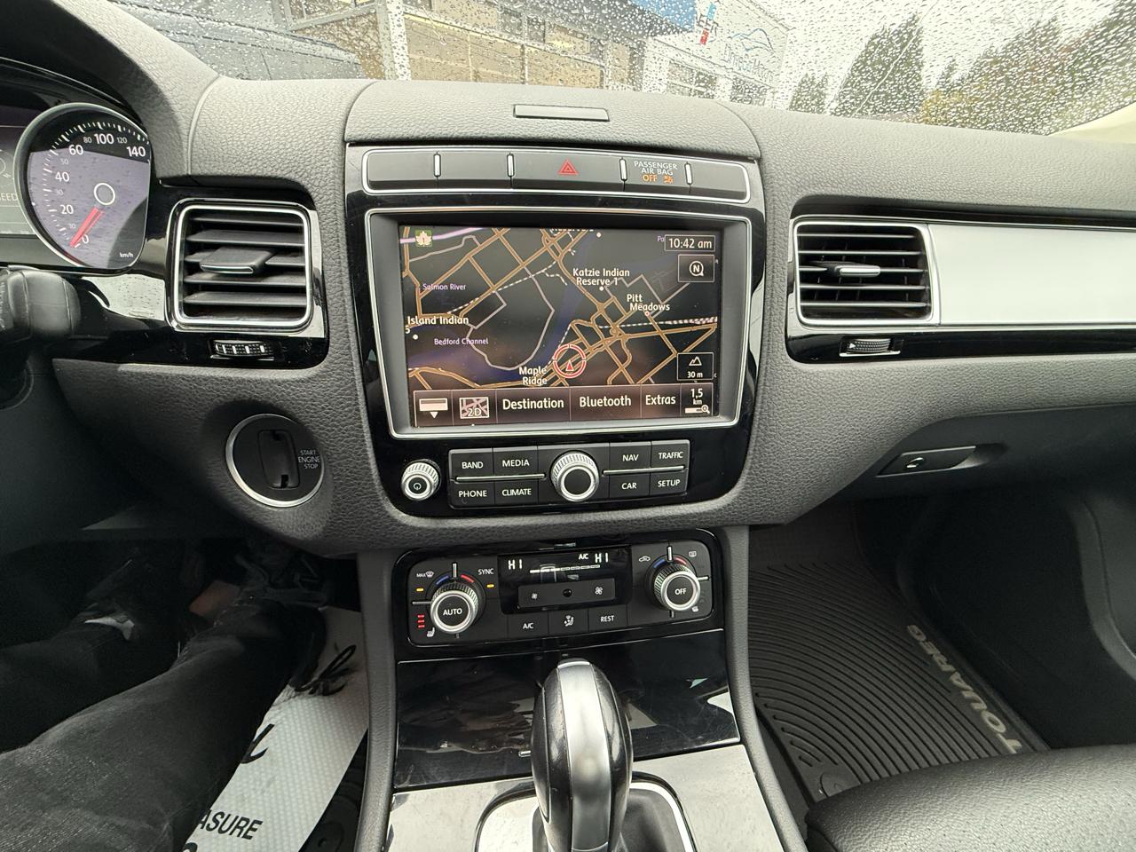 Volkswagen Touareg V6 Sport w/Technology 2017