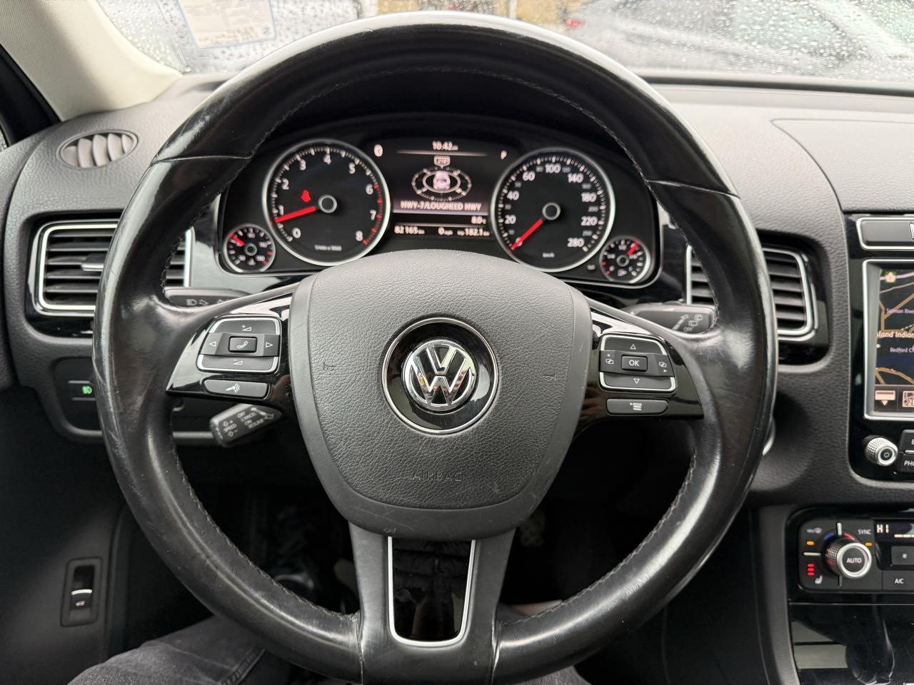 Volkswagen Touareg V6 Sport w/Technology 2017