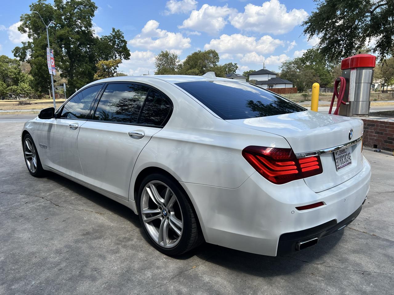 BMW 7-Series 750Li 2015