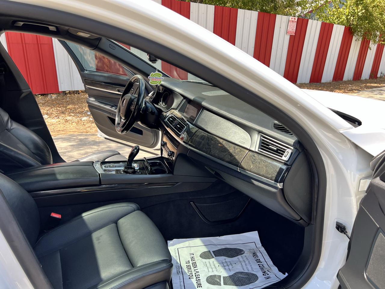 BMW 7-Series 750Li 2015