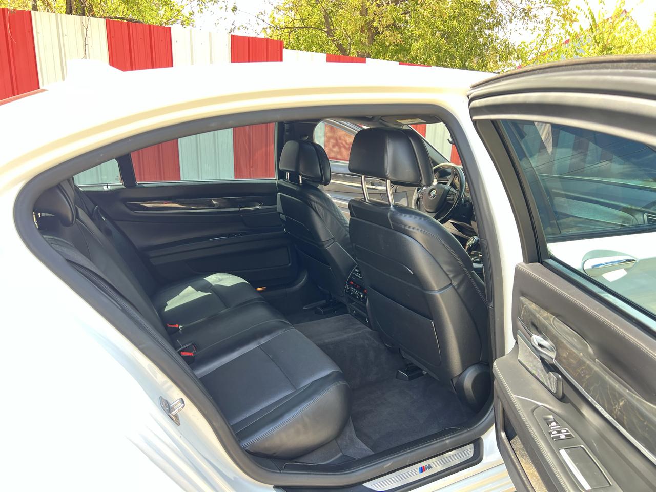 BMW 7-Series 750Li 2015
