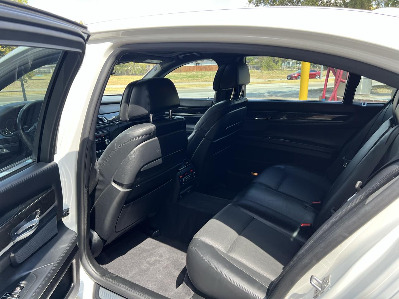BMW 7-Series 750Li 2015