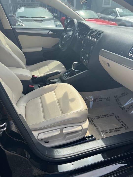 Volkswagen Jetta SE 6A 2015