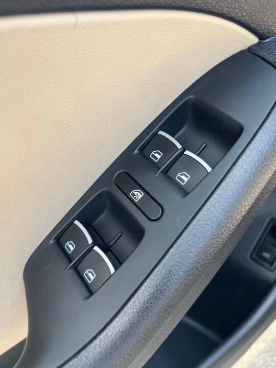 Volkswagen Jetta SE 6A 2015
