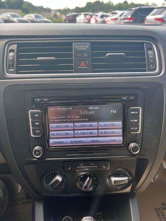 Volkswagen Jetta SE 6A 2015