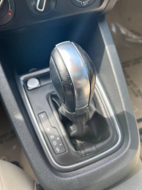 Volkswagen Jetta SE 6A 2015