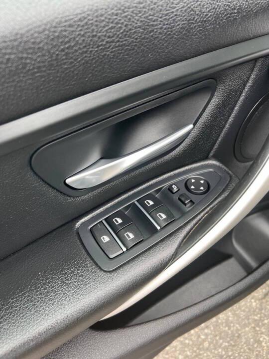 BMW 3-Series 320i xDrive Sedan 2017