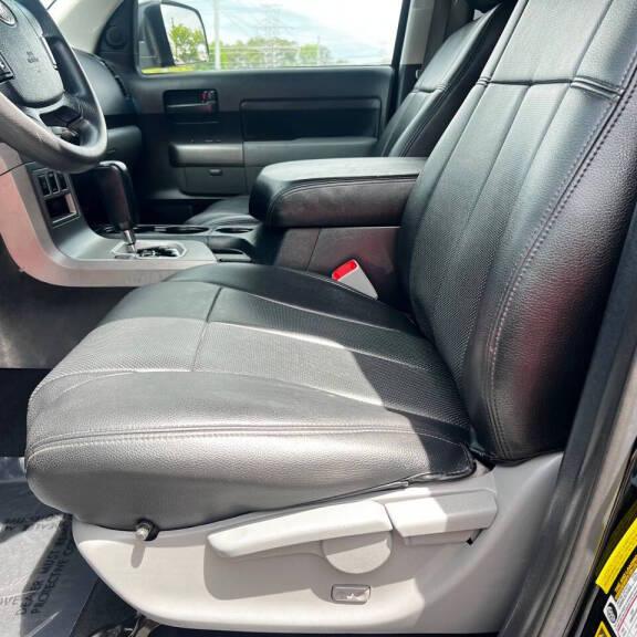 Toyota Tundra Tundra-Grade CrewMax 5.7L FFV 4WD 2013