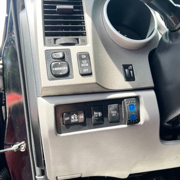 Toyota Tundra Tundra-Grade CrewMax 5.7L FFV 4WD 2013