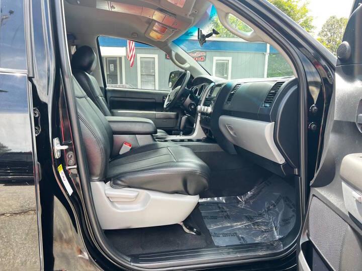 Toyota Tundra Tundra-Grade CrewMax 5.7L FFV 4WD 2013