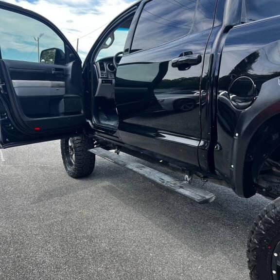 Toyota Tundra Tundra-Grade CrewMax 5.7L FFV 4WD 2013