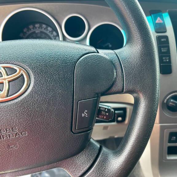 Toyota Tundra Tundra-Grade CrewMax 5.7L FFV 4WD 2013