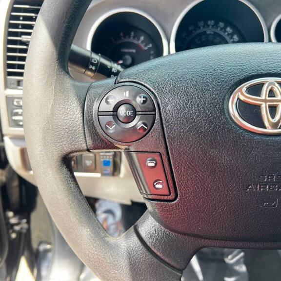 Toyota Tundra Tundra-Grade CrewMax 5.7L FFV 4WD 2013