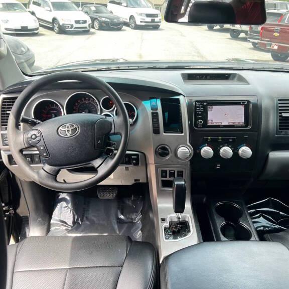 Toyota Tundra Tundra-Grade CrewMax 5.7L FFV 4WD 2013