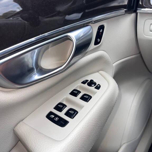 Volvo XC90 T6 Momentum AWD 2018