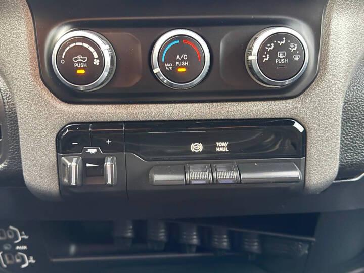 RAM 3500 Tradesman Crew Cab 4WD DRW 2022
