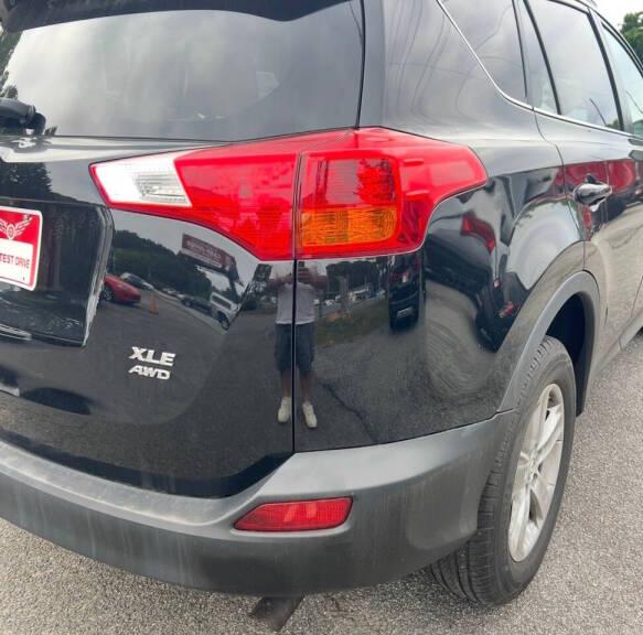 Toyota RAV4 XLE AWD 2013