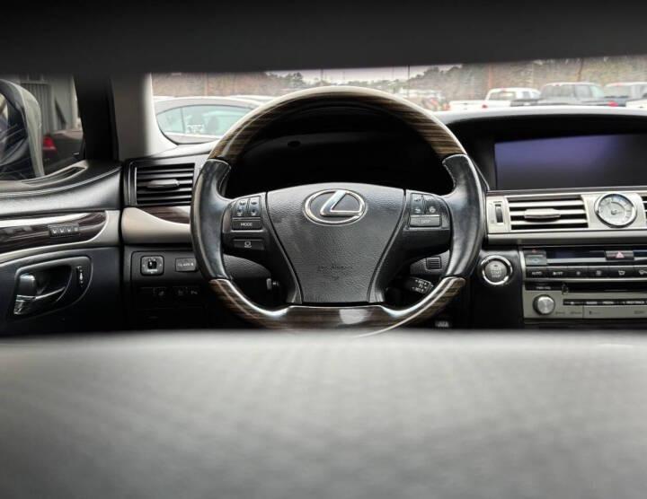 Lexus LS 460 Luxury Sedan AWD 2015