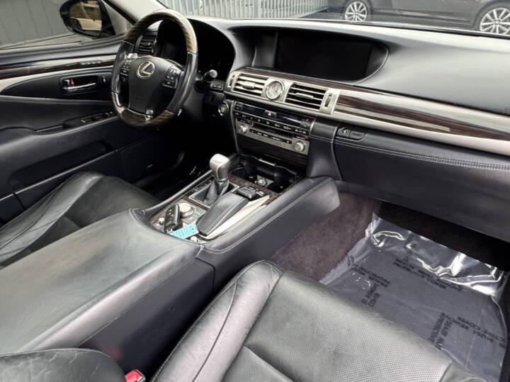 Lexus LS 460 Luxury Sedan AWD 2015