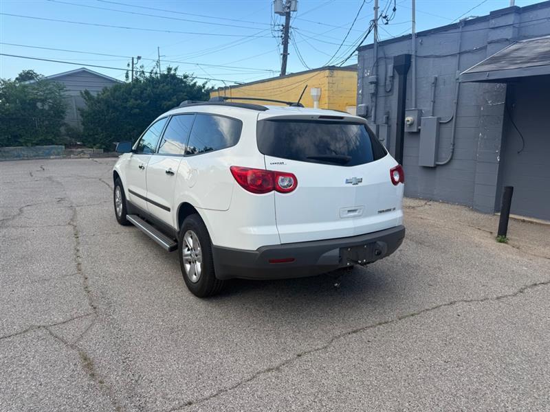Chevrolet Traverse LS FWD w/PDC 2012