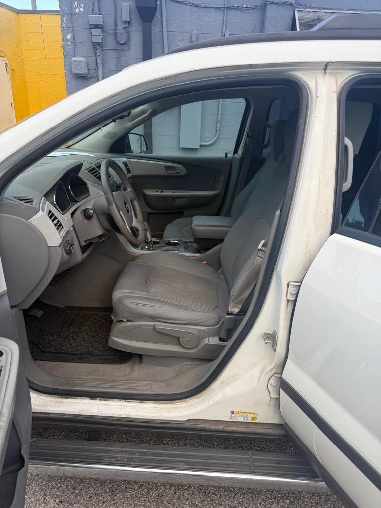 Chevrolet Traverse LS FWD w/PDC 2012