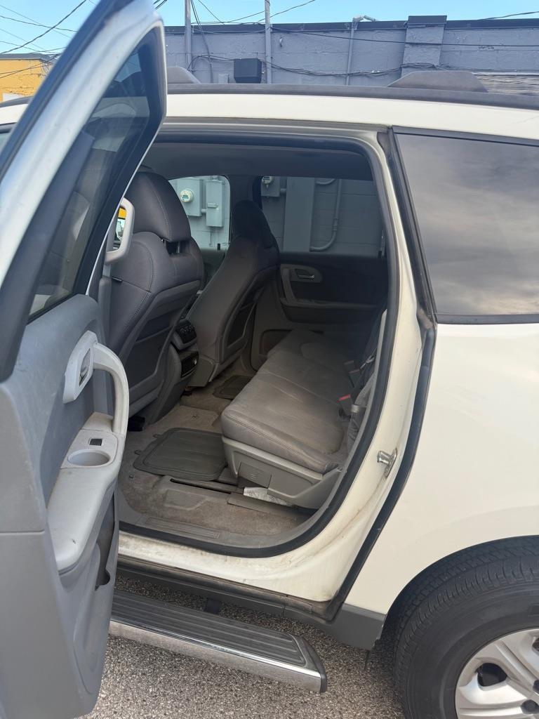 Chevrolet Traverse LS FWD w/PDC 2012