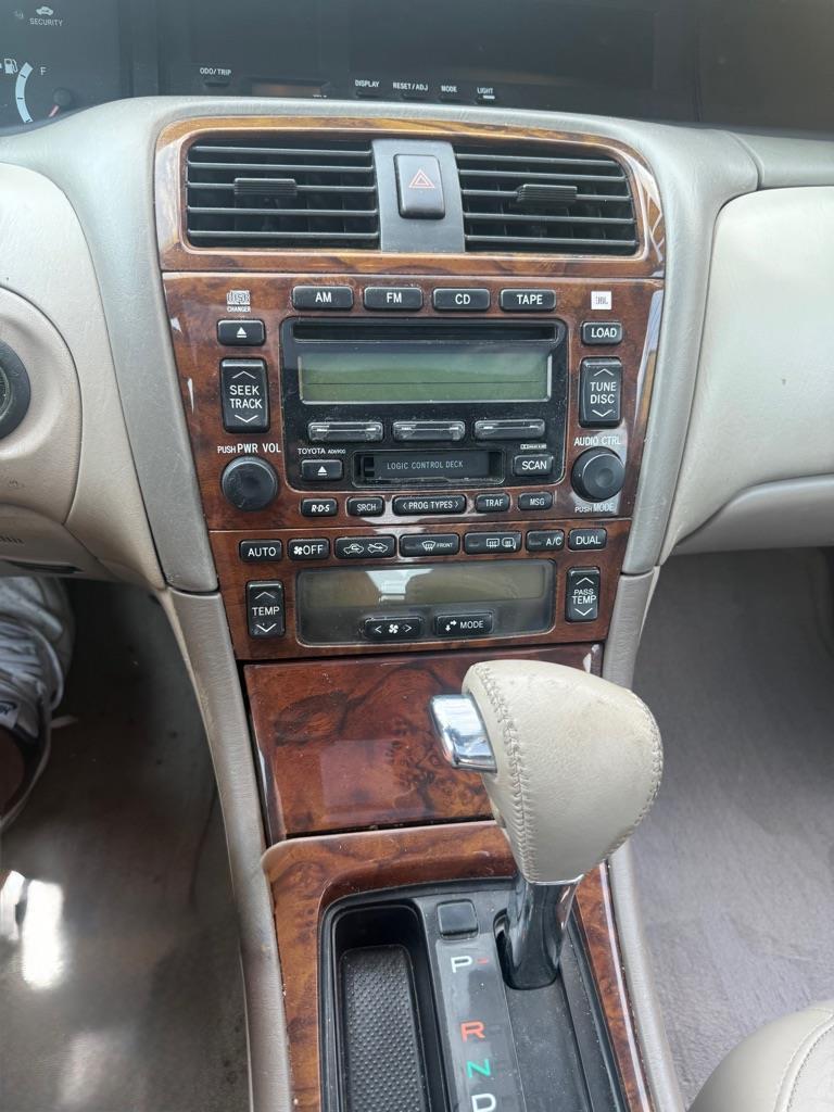 Toyota Avalon XL 2002