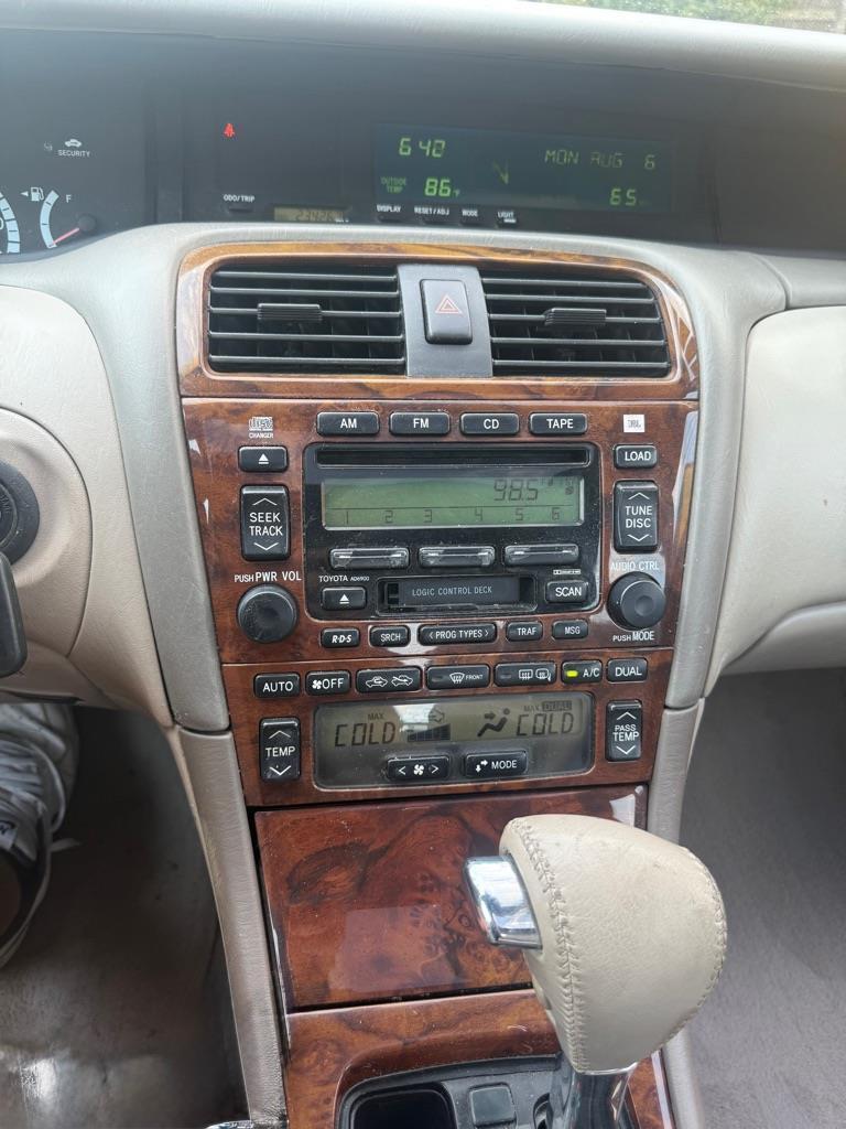 Toyota Avalon XL 2002