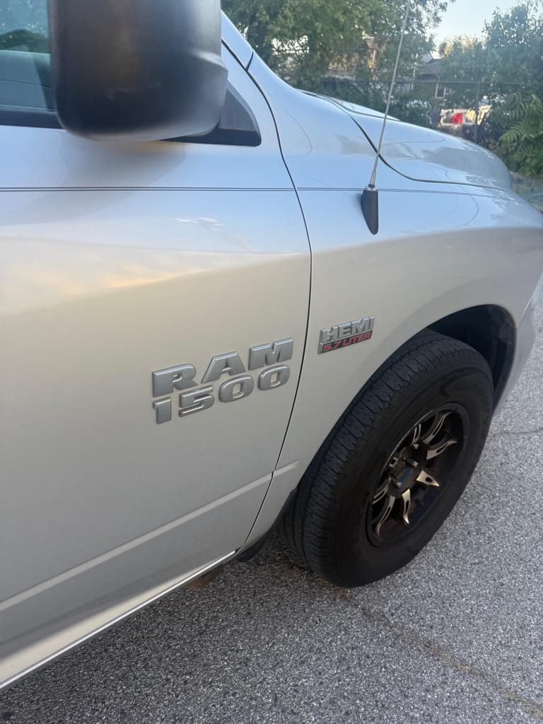 RAM 1500 Tradesman Quad Cab 2WD 2016