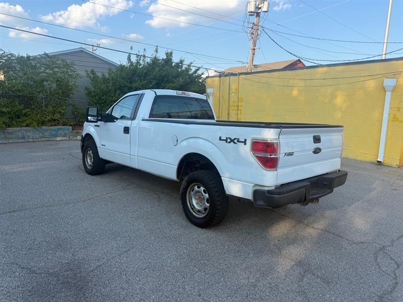 Ford F-150 XLT 8-ft. Bed 2WD 2012