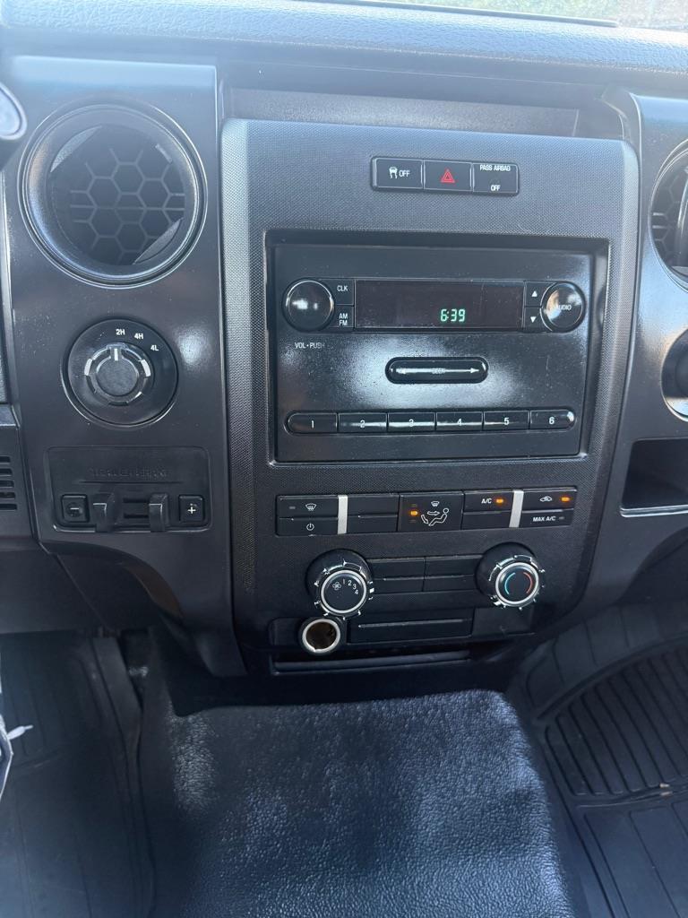 Ford F-150 XLT 8-ft. Bed 2WD 2012