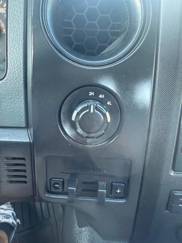 Ford F-150 XLT 8-ft. Bed 2WD 2012