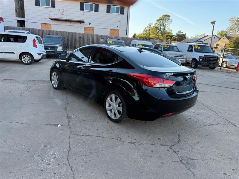 Hyundai Elantra GLS M/T 2013