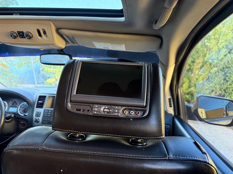 Nissan Armada SV 4WD 2013
