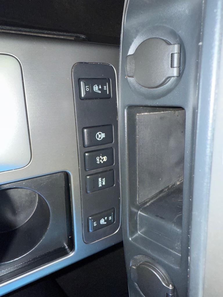 Nissan Armada SV 4WD 2013