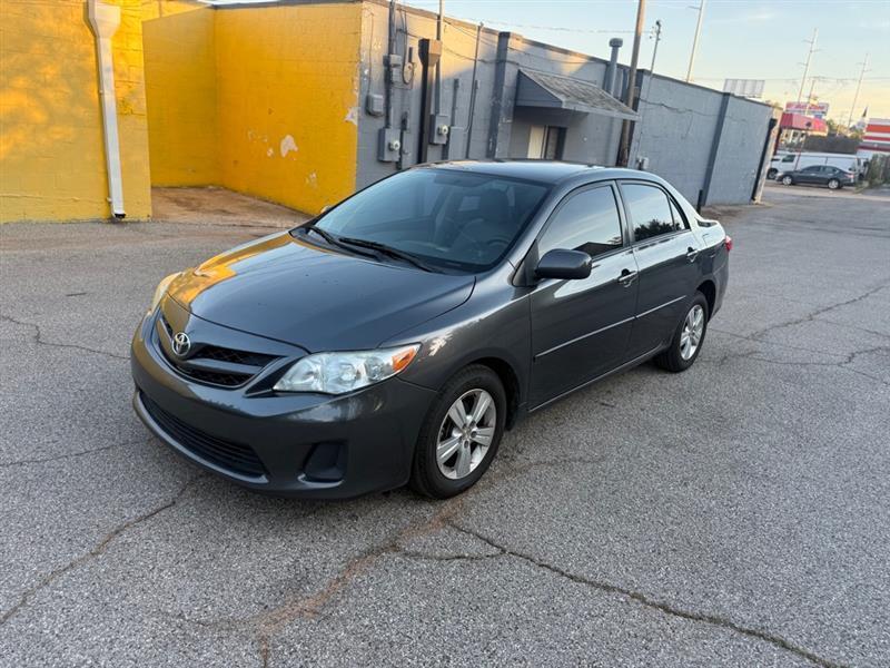 Toyota Corolla Base 5-Speed MT 2011