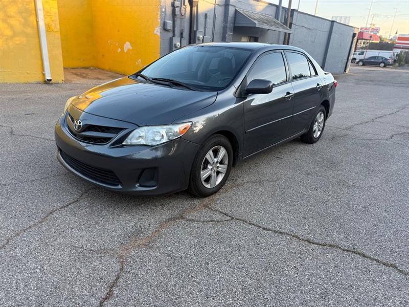 Toyota Corolla Base 5-Speed MT 2011