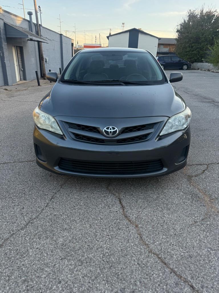 Toyota Corolla Base 5-Speed MT 2011