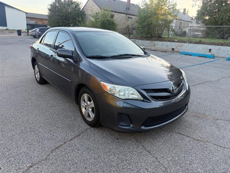 Toyota Corolla Base 5-Speed MT 2011