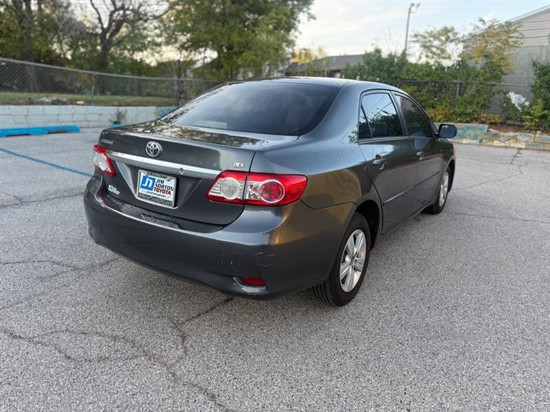 Toyota Corolla Base 5-Speed MT 2011