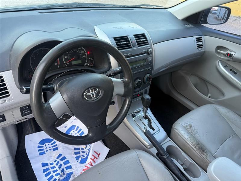 Toyota Corolla Base 5-Speed MT 2011