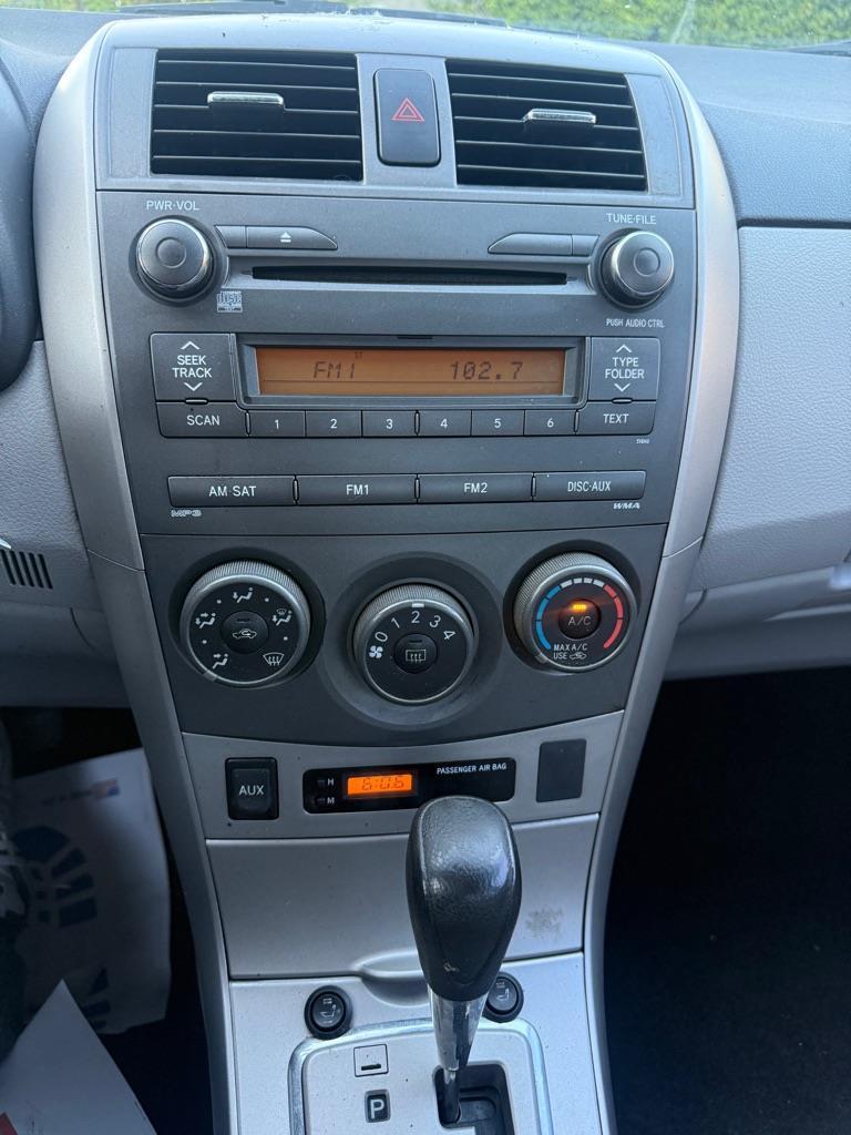 Toyota Corolla Base 5-Speed MT 2011